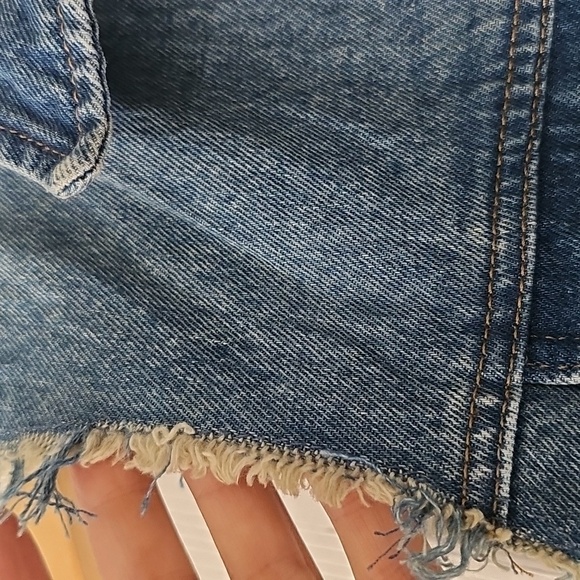 Wrangler X Free People Shrunken Denim Vest Sleeveless Raw Hem Leaving Town Sz M - Picture 7 of 17